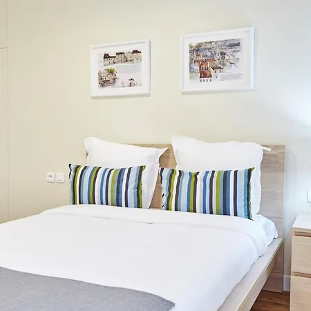 Nice 2 Bedroom Near Bastille 巴黎