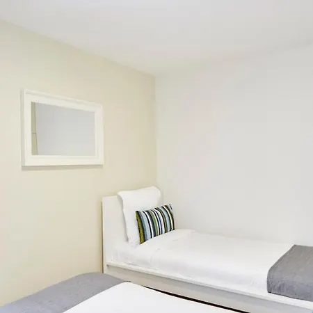 Nice 2 Bedroom Near Bastille